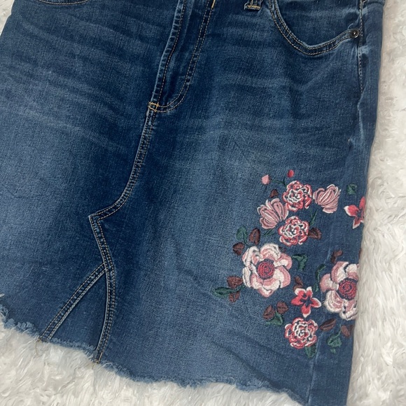Embroidered Flower Jean Skirt Size 6 - Picture 2 of 4